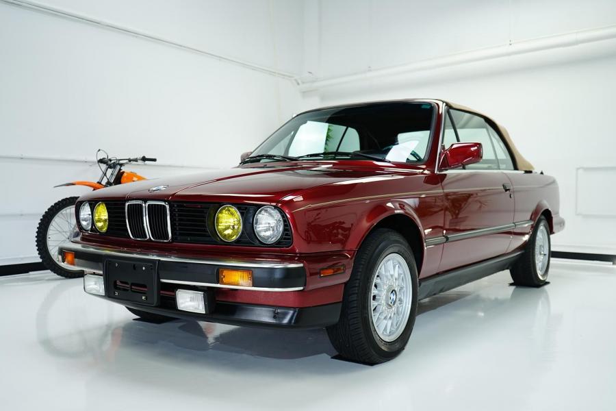  BMW 325i Convertible (Calypso Red) 1990 года  (фото 23 из 190)